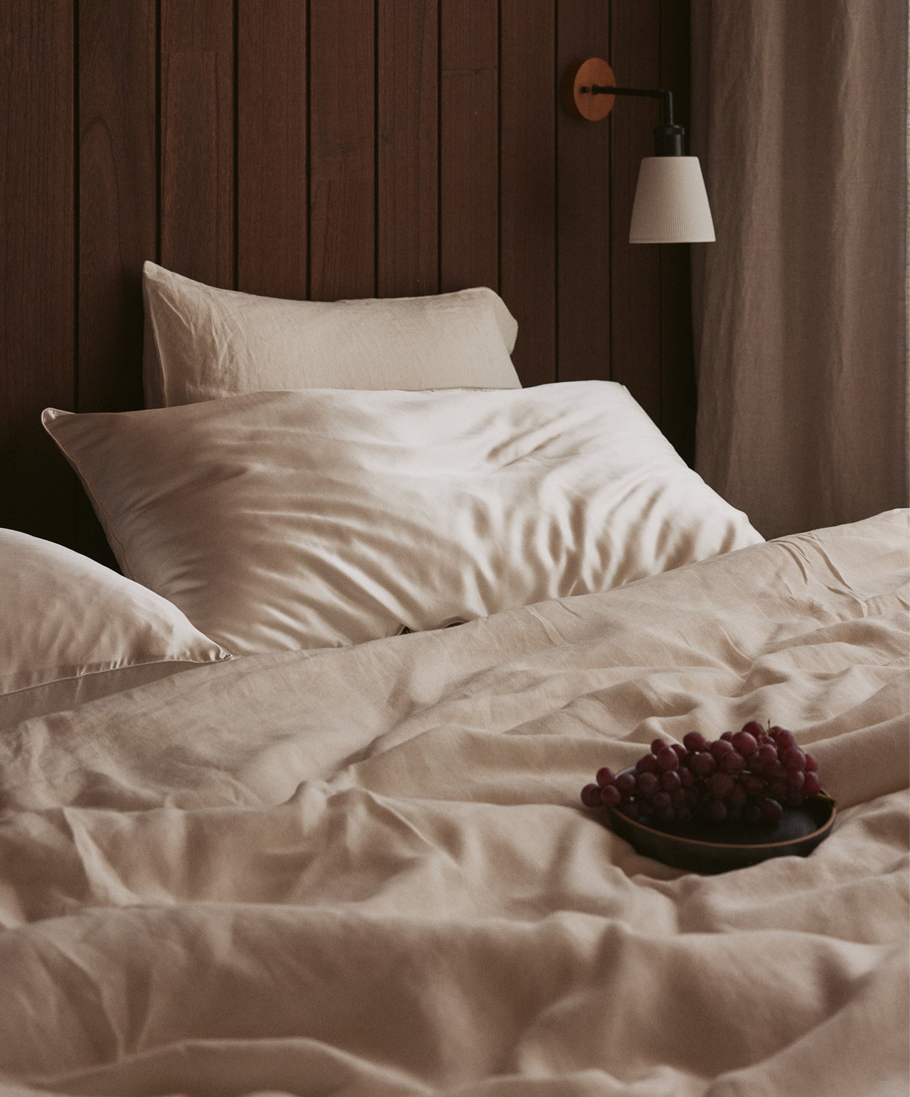Piped Silk Linen Pillowcase Pair in Ivory - Image 3